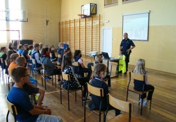Spotkanie z policjantem klas 0- VIII