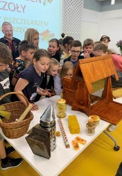 Światowy Dzień Pszczoły -  spotkanie z Pszczelarzem