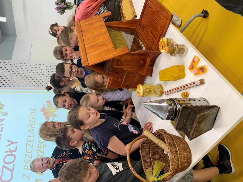 Światowy Dzień Pszczoły -  spotkanie z Pszczelarzem