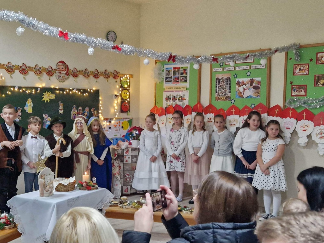 Jest taki dzień, bardzo ciepły, choć grudniowy…”