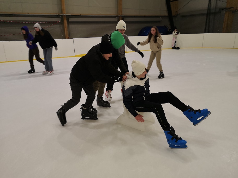 Sportowo- rekreacyjny wyjazd klas ósmych