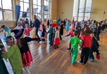 Zabawa karnawałowa dzieci z klas 0-III