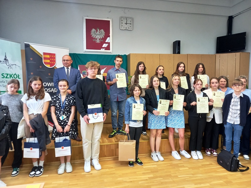 Wyróżnienie w powiatowym konkursie czytelniczym