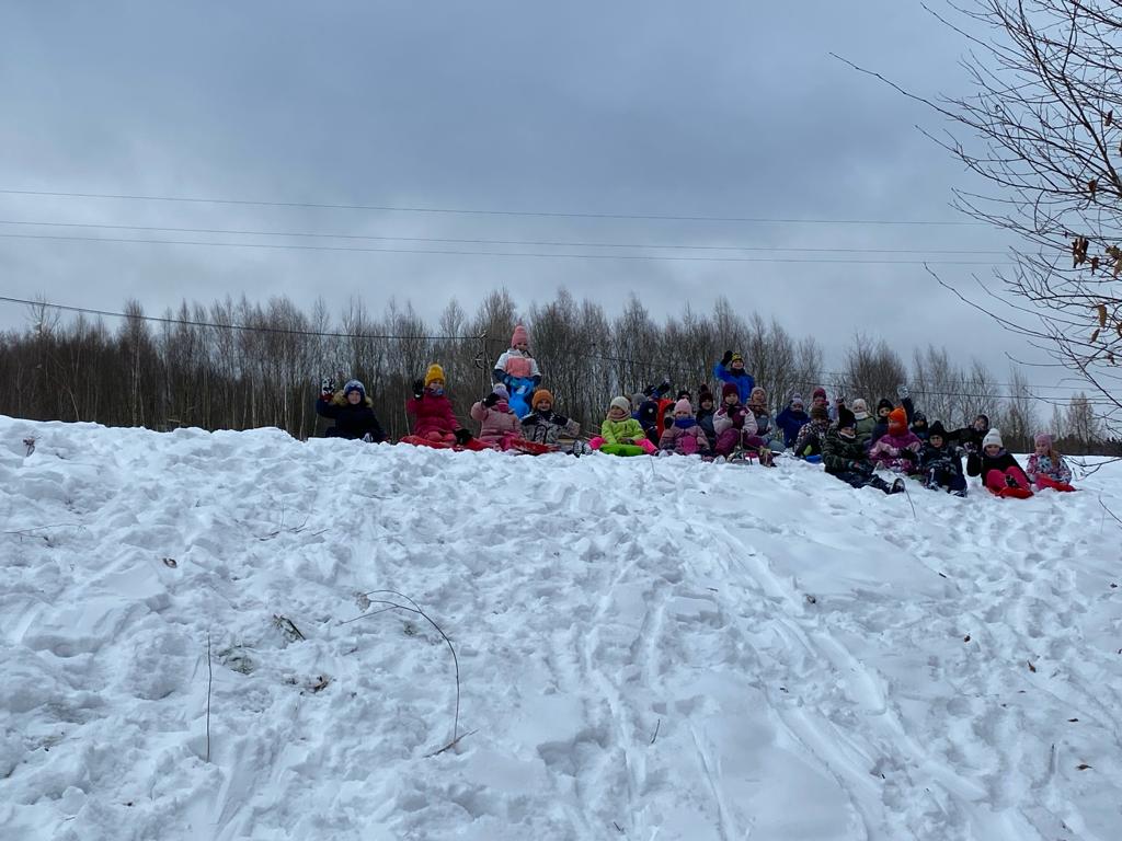 Harcerskie zabawy na śniegu