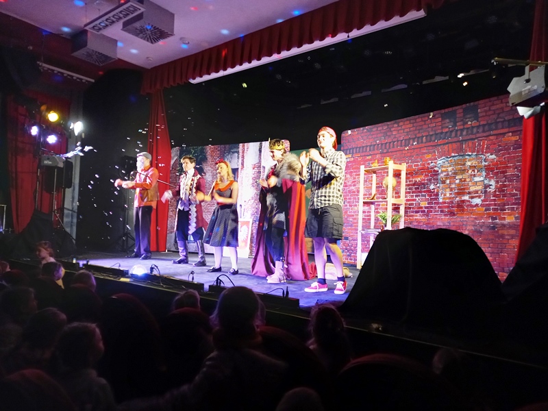 „Polskie miasta w baśni  i legendzie” – spektakl Teatru Nowoczesnego z Krakowa