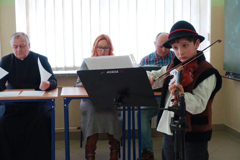 Szkolny Konkurs Kolęd i Pastorałek  „Gdy się Chrystus rodzi…”