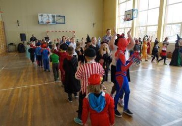 Zabawa karnawałowa klas młodszych