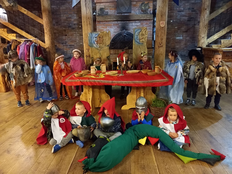 Przedszkolaki w grodzie „Stara baśń”