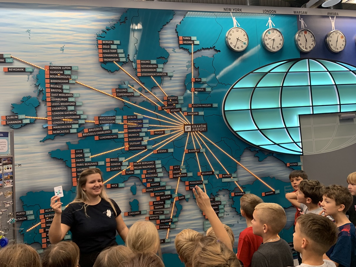 Lotnicza Przygoda  - Trzecioklasiści w Centrum Edukacji Lotniczej Kraków Airport