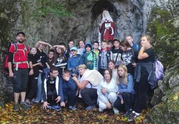 Szóstoklasiści nie leniuchują, tylko po górach harcują