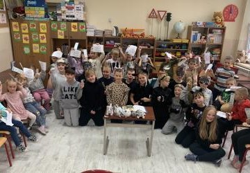 Usiądź wkoło z nami – do słuchania zapraszamy!  Trzecioklasiści czytają Przedszkolakom.