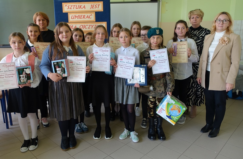 XIII edycja Szkolnego Konkursu Recytatorskiego Poezji Patriotycznej