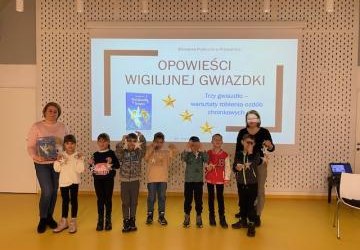 Warsztatach robienia ozdób choinkowych w Bibliotece Publicznej