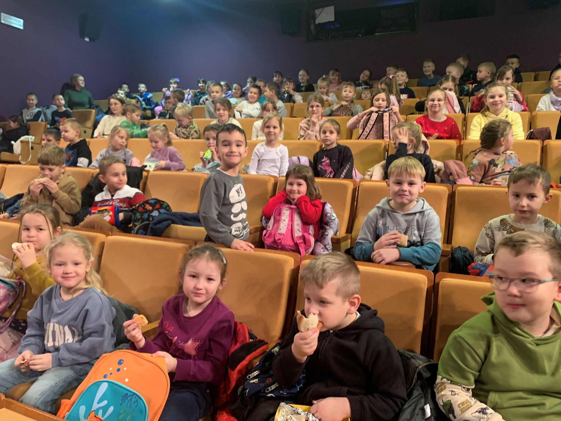 Wyjazd dzieci z kl. 0-3 na spektakl teatralny 