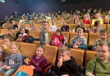 Wyjazd dzieci z kl. 0-3 na spektakl teatralny 
