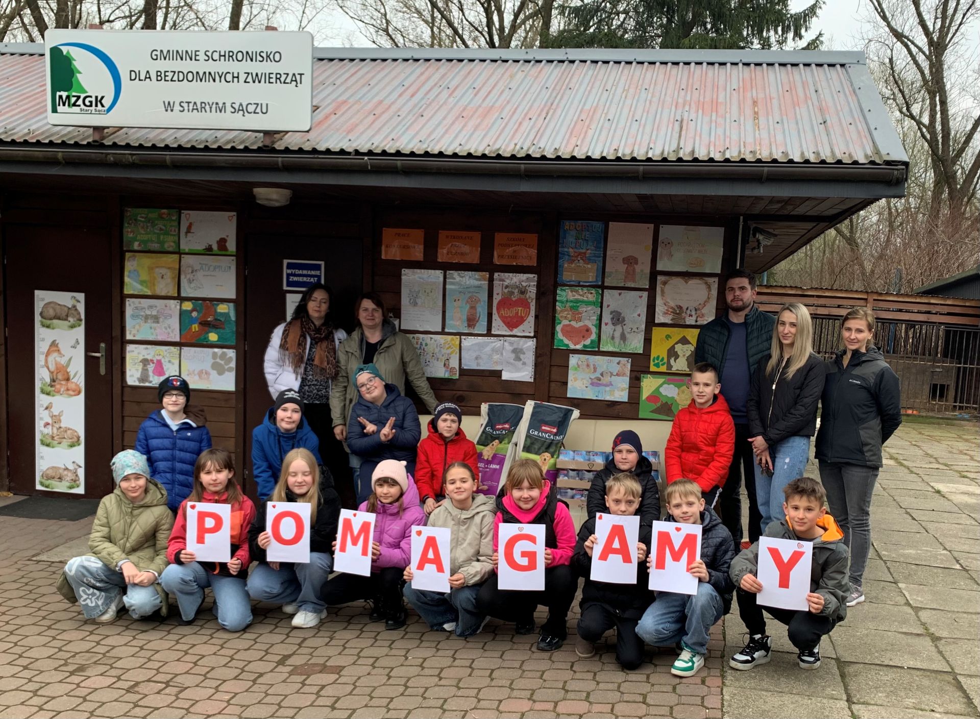 „ Pełna miska dla Schroniska” - uczniowie kl. 3a pomagają bezdomnym zwierzętom.