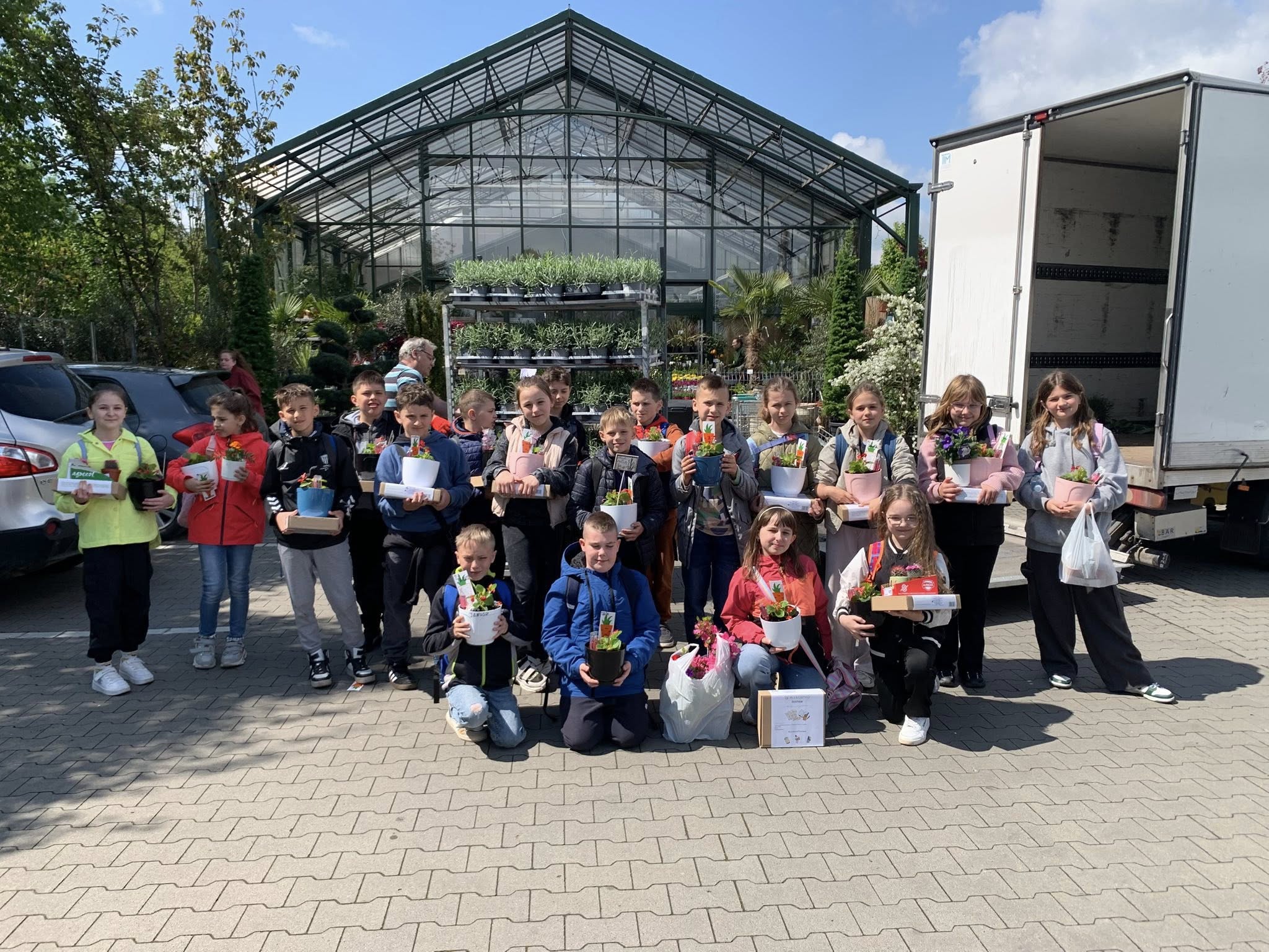 Trzecioklasiści na warsztatach ogrodniczych w Centrum Ogrodniczym Hebe