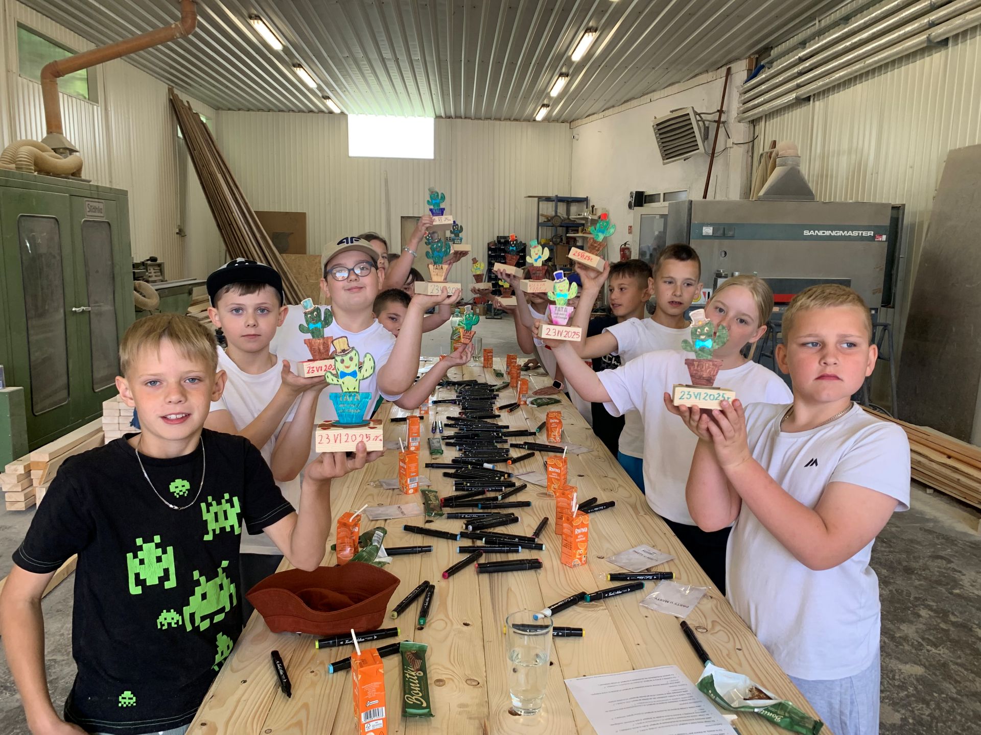 Jak powstaje deska w tartaku ? Klasa 3a odkrywa świat drewna.