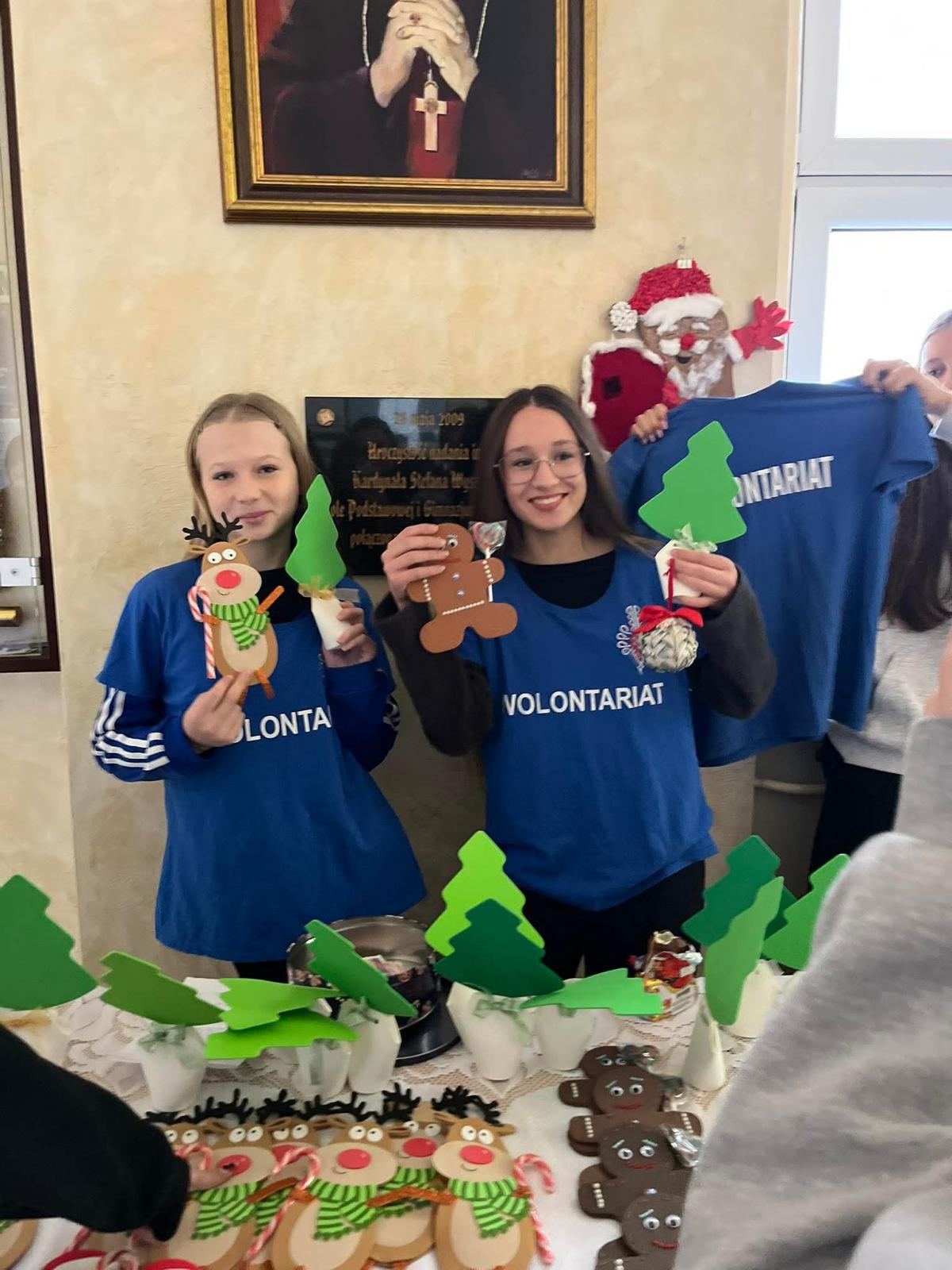 Bożonarodzeniowy kiermasz dobroczynny na rzecz potrzebujących.